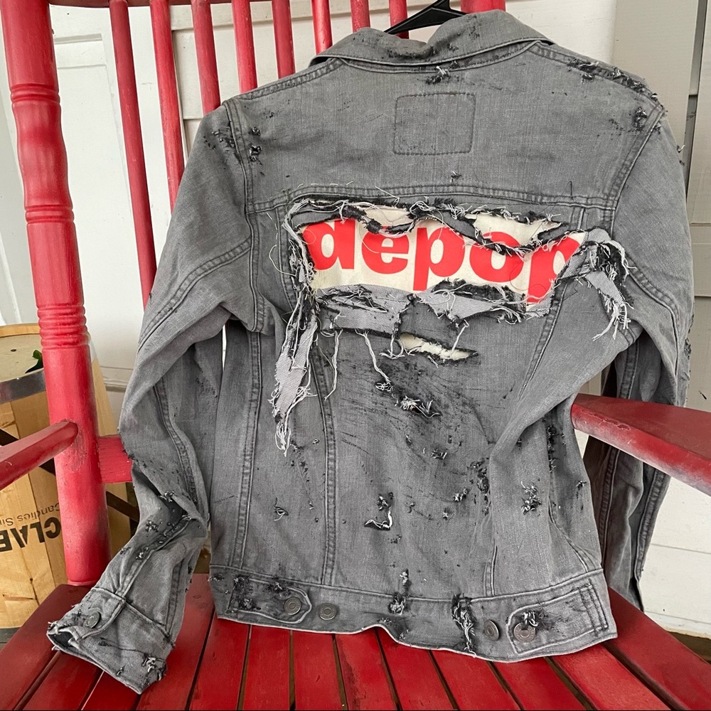 Levi’s vintage jacket upcycled with a depop canvas bag ❤️